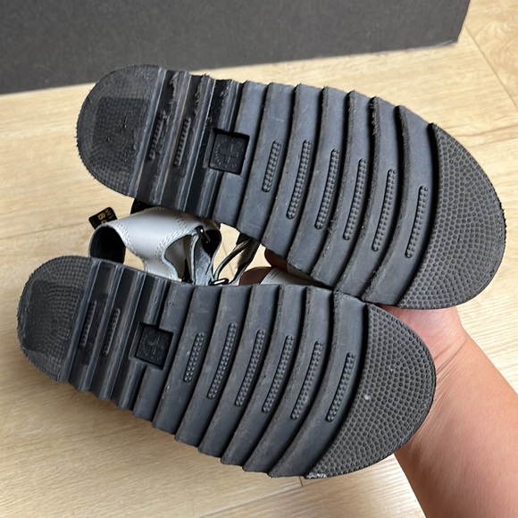 Dr. Martens Unisex-Child Klaire, SIZE 2 US - Picture 6 of 7